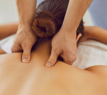 Body massage untuk relaksasi dengan persiapan sebelum massage yang tepat agar treatment lebih nyaman.