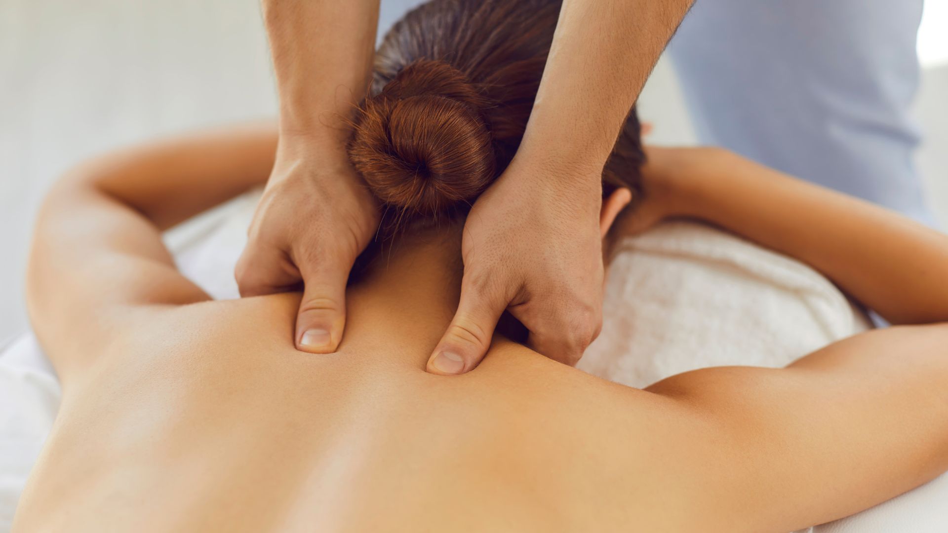 Body massage untuk relaksasi dengan persiapan sebelum massage yang tepat agar treatment lebih nyaman 